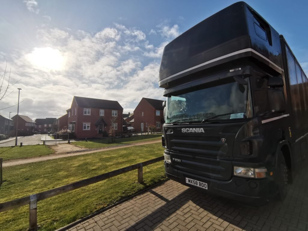 Moving Circle Removals and storage new build